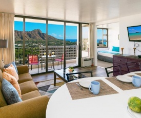 30th Floor with Beautiful Ocean and Diamond Head Views | 1 Block to Beach | Free Parking & WIFI