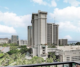 Aqua Palms Waikiki - Pool, Grill, Gym - Walk to Beach Hotel Room