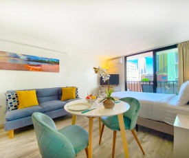 Beautiful Studio in the Heart of Waikiki, 1 Block to Beach, Split AC & WiFi