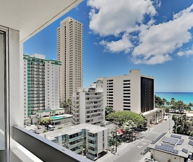 Pacific Monarch - Ocean-View Corner Unit with Pool Hotel Room