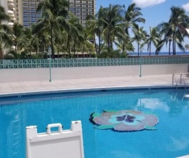 Spacious Condo with Private Lanai in the Ilikai Tower