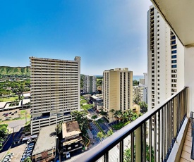 Waikiki Banyan Retreat with Pool, Spas Hotel Room