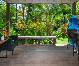 Secluded beachfront resort, most romantic spot on Kauai, totally updated inside