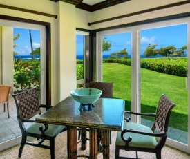 Waipouli Beach Resort Exquisite Ocean Front Condo in Oceanfront H Building Sleeps 8 AC Pool